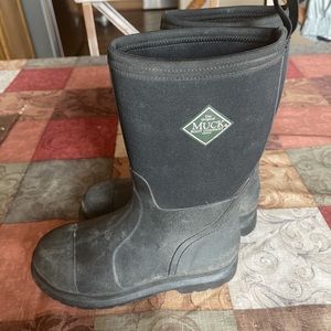 Big kids size 4 muck boots.